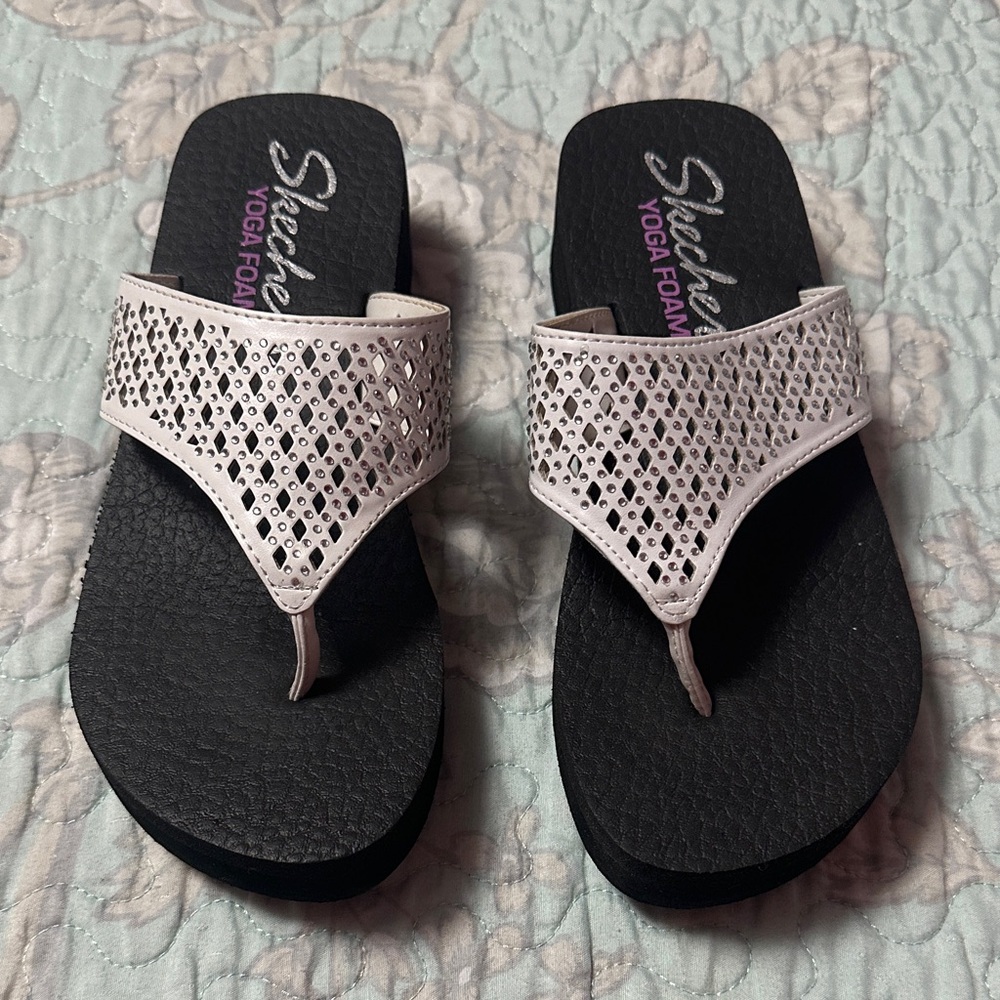 Skechers Yoga Foam Women's Black and White Sandals